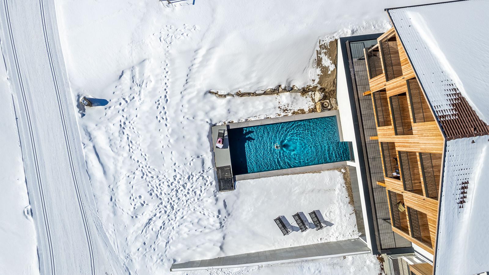 Outdoor Pool des Hotels Tyrol in Gsies