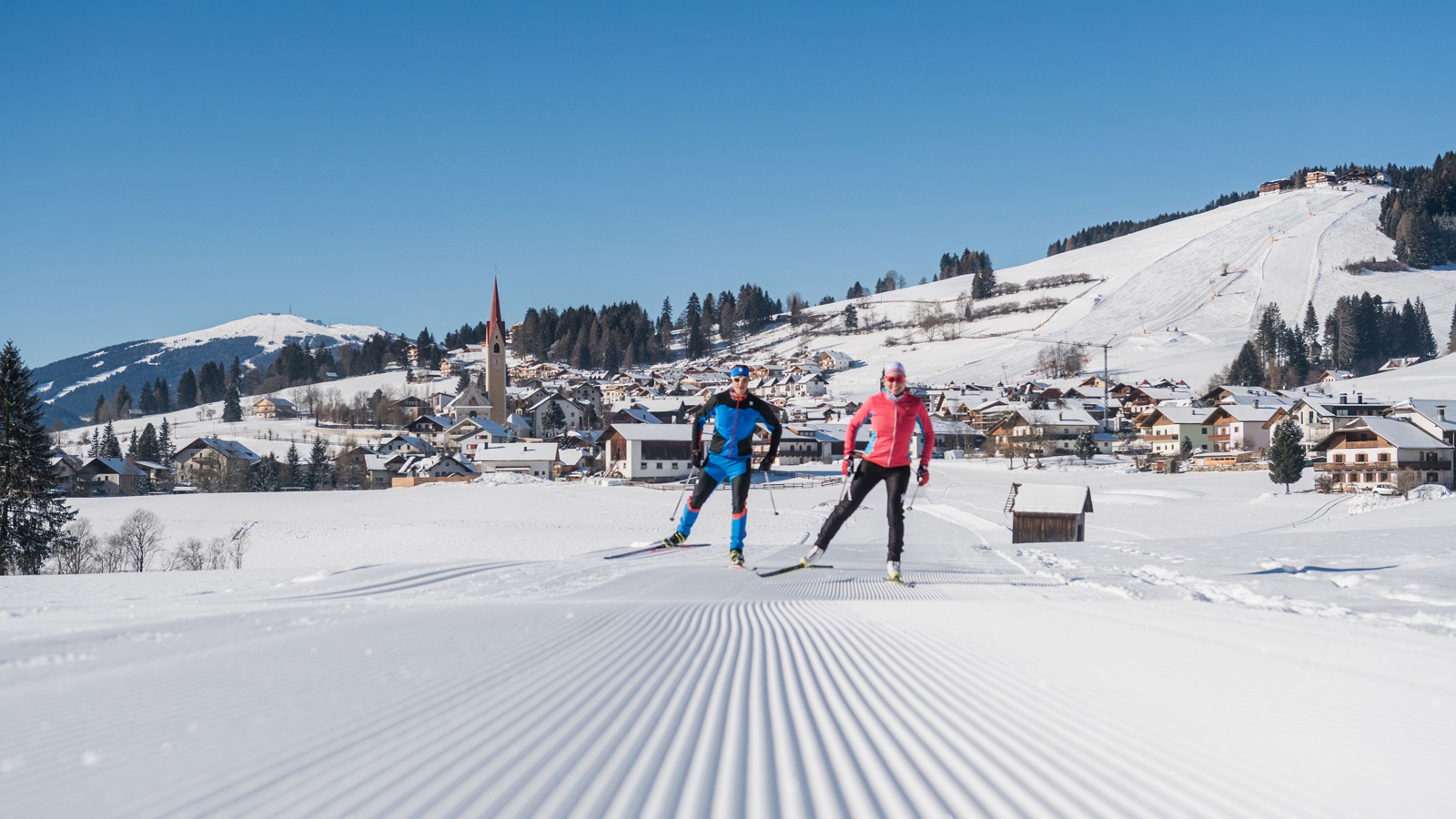 a couple cross-country skiing in Gsies in winter